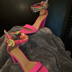 Fuchsia strap heels with colorful ankle wrap size 8. Never worn